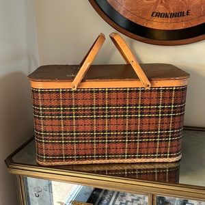 Gorgeous Vintage Plaid Picnic Basket in Excellent Condition